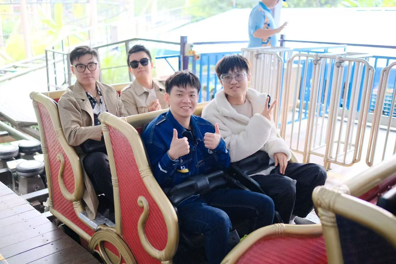 “按时下班”公司团建故事:上海迪士尼、北京环球、广州长隆,全员“上线”